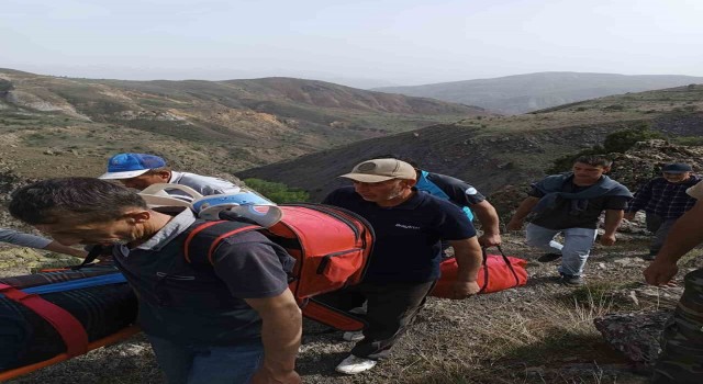 Dağda düşerek yaralanan kadının yardımına UMKE ekipleri yetişti