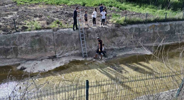 Dereye düşen çocuk ölümden döndü