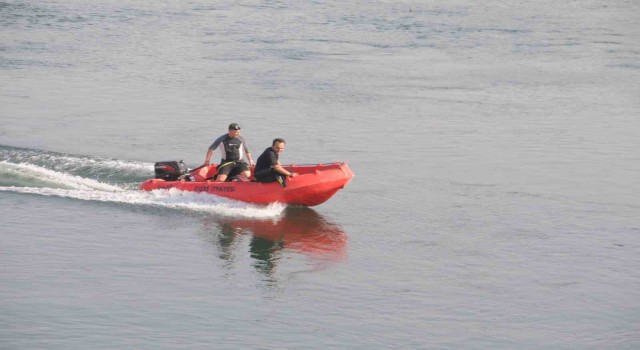 Dicle Nehrinde boğulma tehlikesi geçiren iki kişiyi vatandaşlar kurtardı