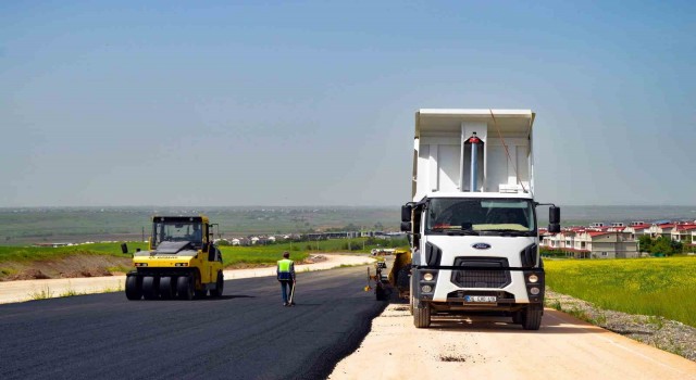 Diyarbakır Büyükşehir Belediyesi Bırkleyn Caddesindeki yol yapım çalışmalarını sürdürüyor