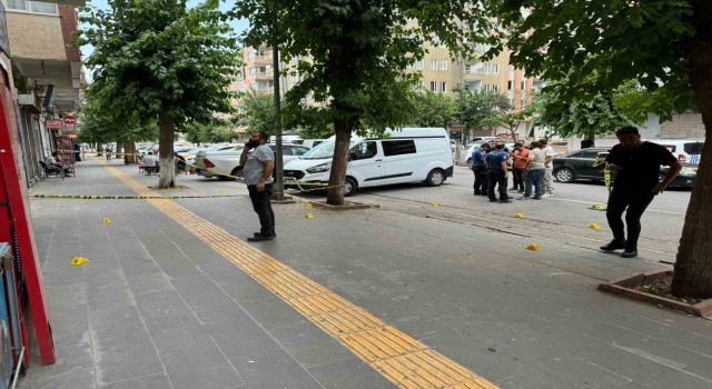 Diyarbakırda anlaşma masasında silahlar konuştu: 4 yaralı