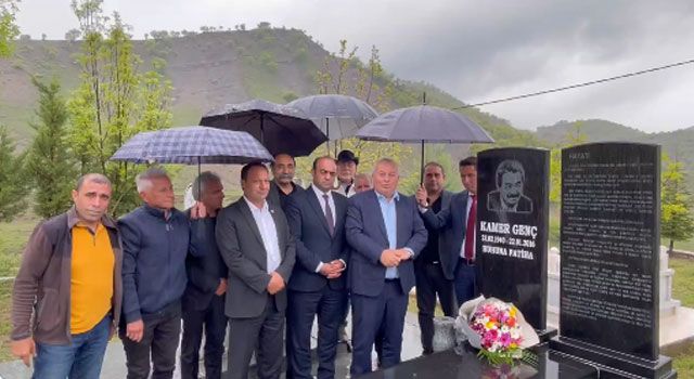 DP’li Enginyurt, Kamer Genç’in Kabrini Ziyaret Etti