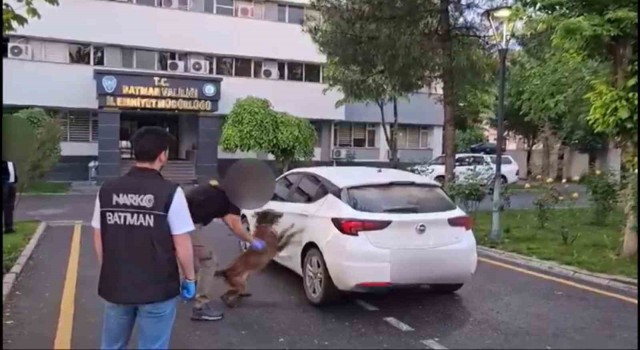 Durdurulan otomobilden 2 çuval esrar çıktı