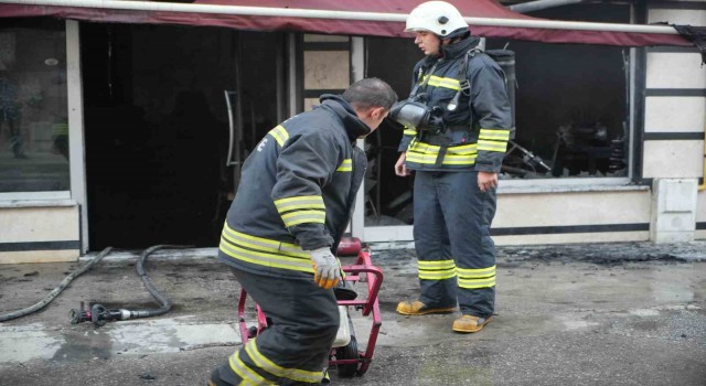 Edirnede bakım ve onarım servisi alevlere teslim oldu