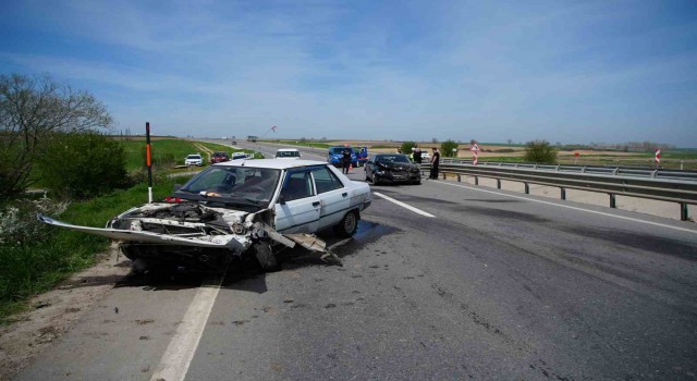 Edirnede iki otomobil çarpıştı: 1 yaralı