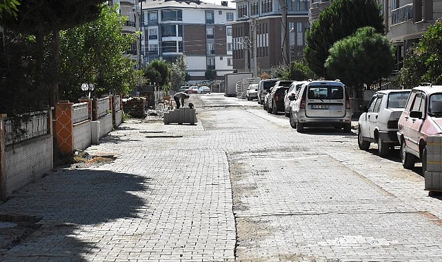 Edremit Belediyesi, bozulan yollarda bakım ve onarım çalışmalarını sürdürüyor