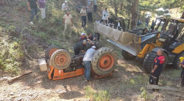 Emette devrilen traktörün altında kalan sürücü hayatını kaybetti