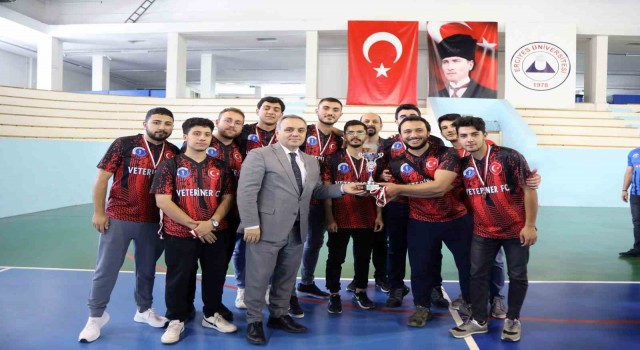 ERÜ 21. Geleneksel Spor Şenliğinin ödül töreni düzenlendi