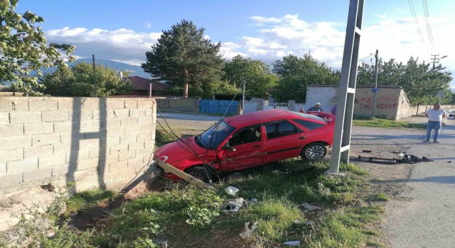 Erzincanda trafik kazası: 2 yaralı