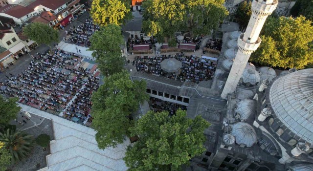 Eyüp Sultan Camiinde bayram namazı yoğunluğunu böyle görüntülendi