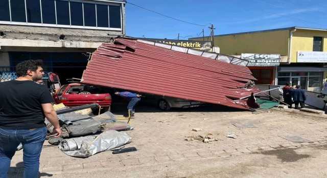 Freni boşalan kamyon dehşet saçtı: 10 araca ve 4 iş yerine zarar verdi