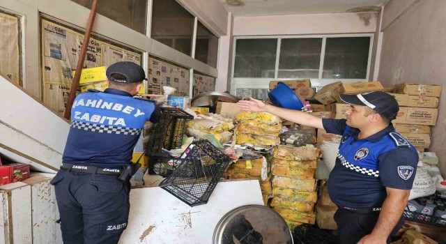 Gaziantepte bayram öncesi tarihi geçmiş 5 ton şekerleme ele geçirildi