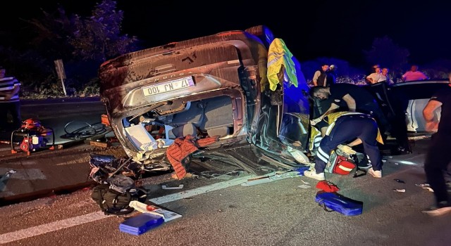 Gönende feci kaza... İki araç kafa kafaya çarpıştı: 1 ölü, 2 yaralı