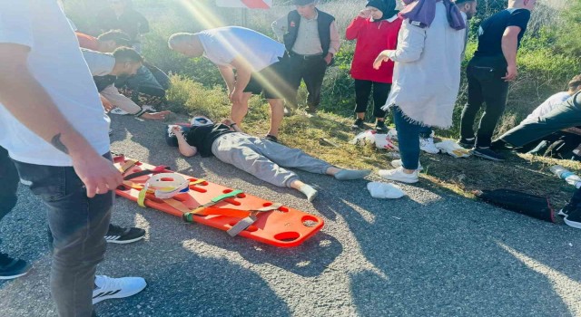 Gözünü güneş alınca yoldan çıkarak kaza yaptı: 4 yaralı