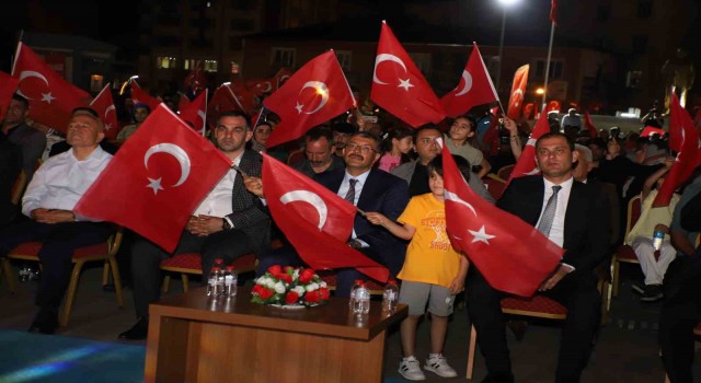 Hakkaride 15 Temmuz etkinliğine yoğun ilgi