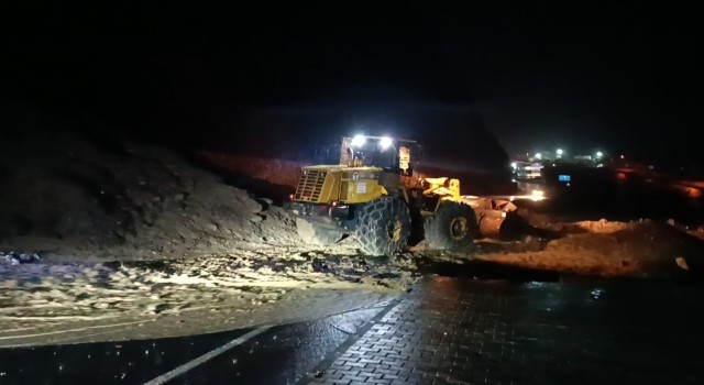 Hakkaride sağanak yağış etkili oluyor