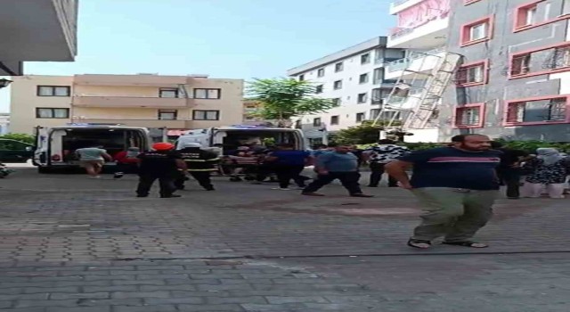 Halatı kopan iskeleden düşen 2 işçi yaralandı