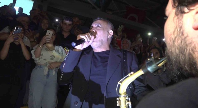 Haluk Leventten Amasyada tribünde konser