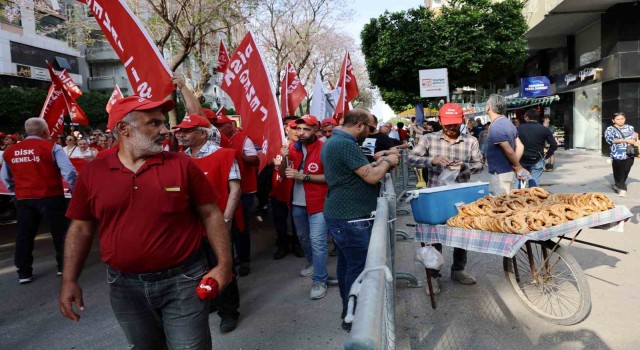 Herkes alanlarda onlar ekmek parası peşinde