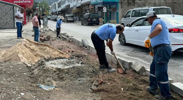 İlçede Kaldırım Yenileme Çalışmaları Yapılıyor