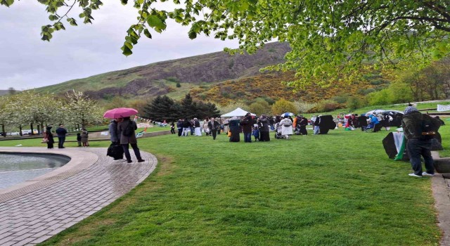 İskoçyada Edinburgh Üniversitesi ve parlamento binası önünde Gazzeye destek protestosu