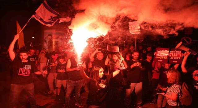 İsrailde binlerce protestocu erken seçim çağrısı yaptı, caddeleri ateşe verdi