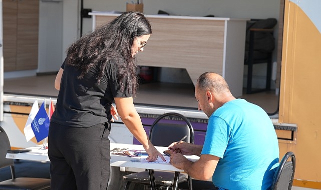 İstanbul Büyükşehir Belediyesi (İBB) Mobil İstihdam Ofisi, Üsküdar'da iş arayanlarla buluştu