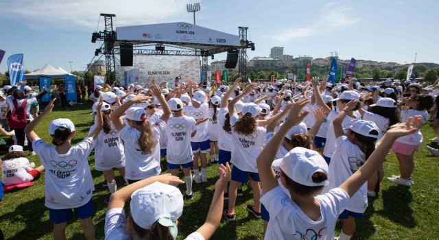 İstanbulda yüzlerce çocuk ve milli sporcular Olimpik Günü kutladı