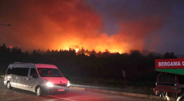 İzmir Selçuktaki yangın havadan görüntülendi