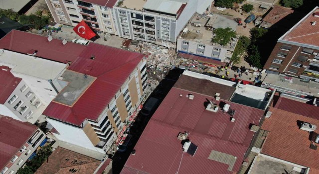 İzmir Valisi Süleyman Elban, Torbalı Ayrancılar Mahallesindeki patlamada 5 kişinin hayatını kaybettiğini, yaralanan 57 kişinin 4 ayrı hastanede tedavi gördüğünü açıkladı.