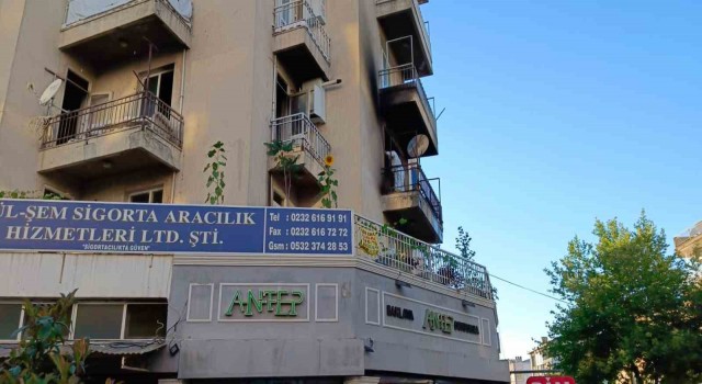 İzmirde alevler evi sardı, yatalak hasta kadın hayatını kaybetti