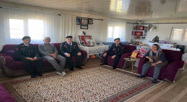 Jandarma gazileri ve şehit ailelerini unutmadı