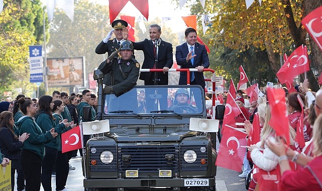 Kadıköy'de Büyük Cumhuriyet Yürüyüşü Öncesi Renkli Görüntüler