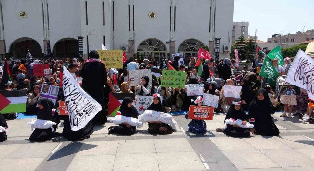 Kadınlar, İsrailin Gazzeye yönelik saldırılarını protesto etti