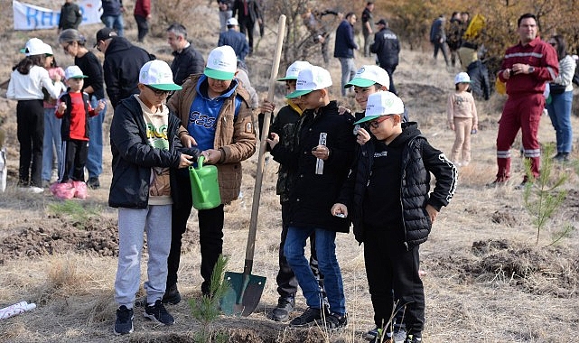 Kahramankazan'da Milli Ağaçlandırma Günü kapsamında fidan dikme etkinliği gerçekleştirildi.