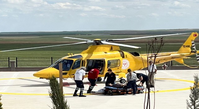 Kalp krizi geçiren hasta için helikopter ambulans havalandı