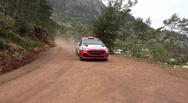 Kaymakam Kaya ve sanayide çalışan gençler Marmariste başkan adayı Yazıcı ile ralli yaptı