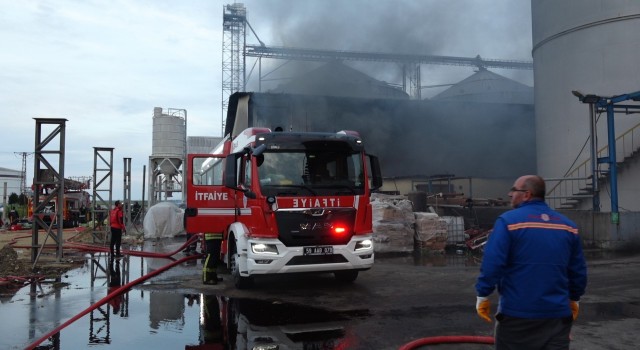 Kırklarelinde atık yağ fabrikasındaki yangın kontrol altına alındı