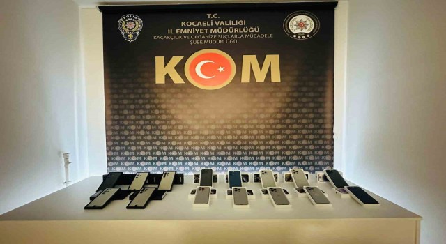 Kocaelide 1.5 milyon TL değerinde 15 kaçak cep telefonu ele geçirildi