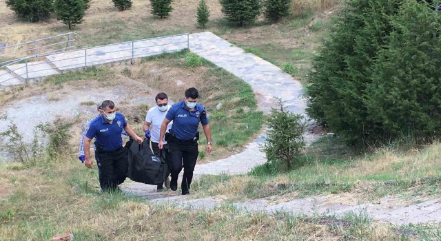 Kocaelide bulunan cesedin bir aydır kendisinden haber alınamayan kadına ait olduğu ortaya çıktı