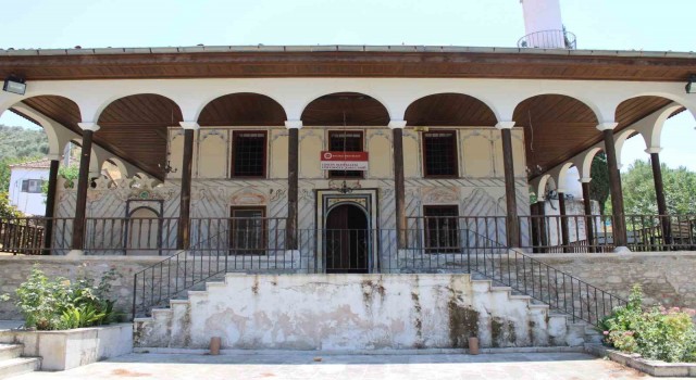 Koçarlıda tarihe tanıklık eden Cihanoğlu Camii, 239 yıldır ayakta