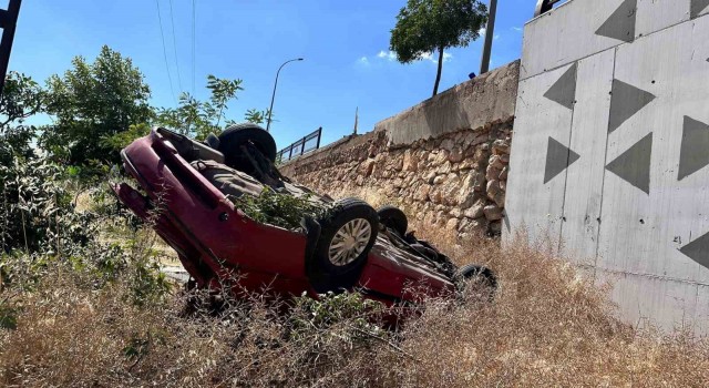 Kontrolden çıkan otomobil şarampole uçtu: 1i ağır 3 yaralı