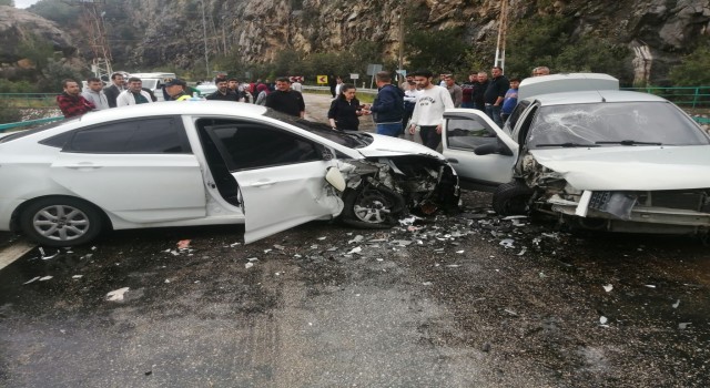 Kozanda trafik kazası: 1i çocuk 6 kişi yaralandı