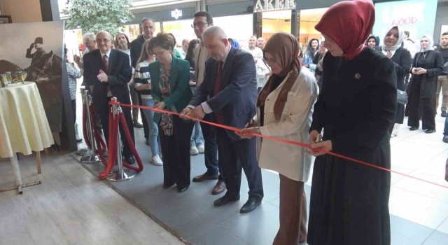 Kütahyada merhum Mehmet Dumlu Hoca anısına tezhip ve minyatür sergisi