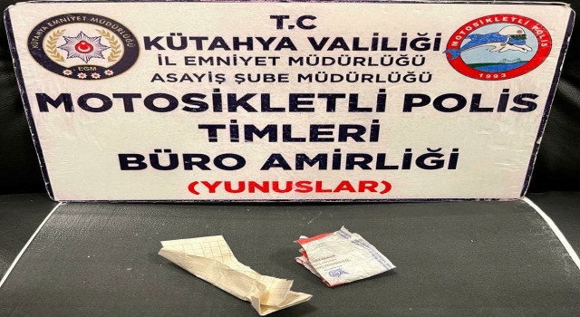 Kütahyada Yunus Timleri bir şahsın üzerinde uyuşturucu ele geçirdi