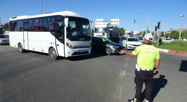 Malatyada trafiği felç eden kaza: 3 yaralı