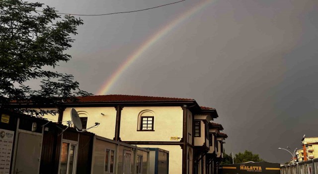 Malatyada yağmur sonrası çıkan gökkuşağı görenleri mest etti