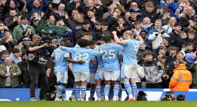 Manchester City evinde Luton Townu 5 golle geçti