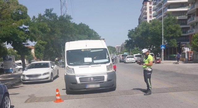 Manisada 4 işçi servisi trafikten men edildi