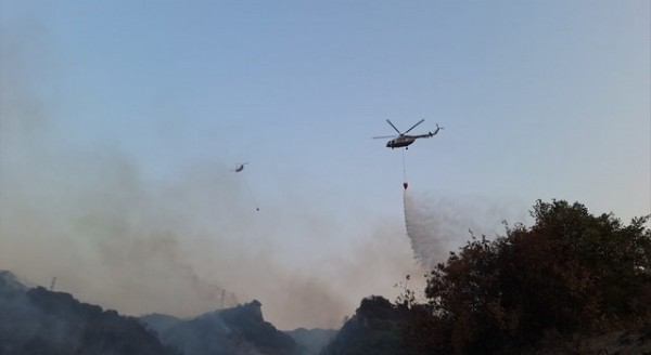 Manisa'da makilik alandaki yangına müdahale ediliyor